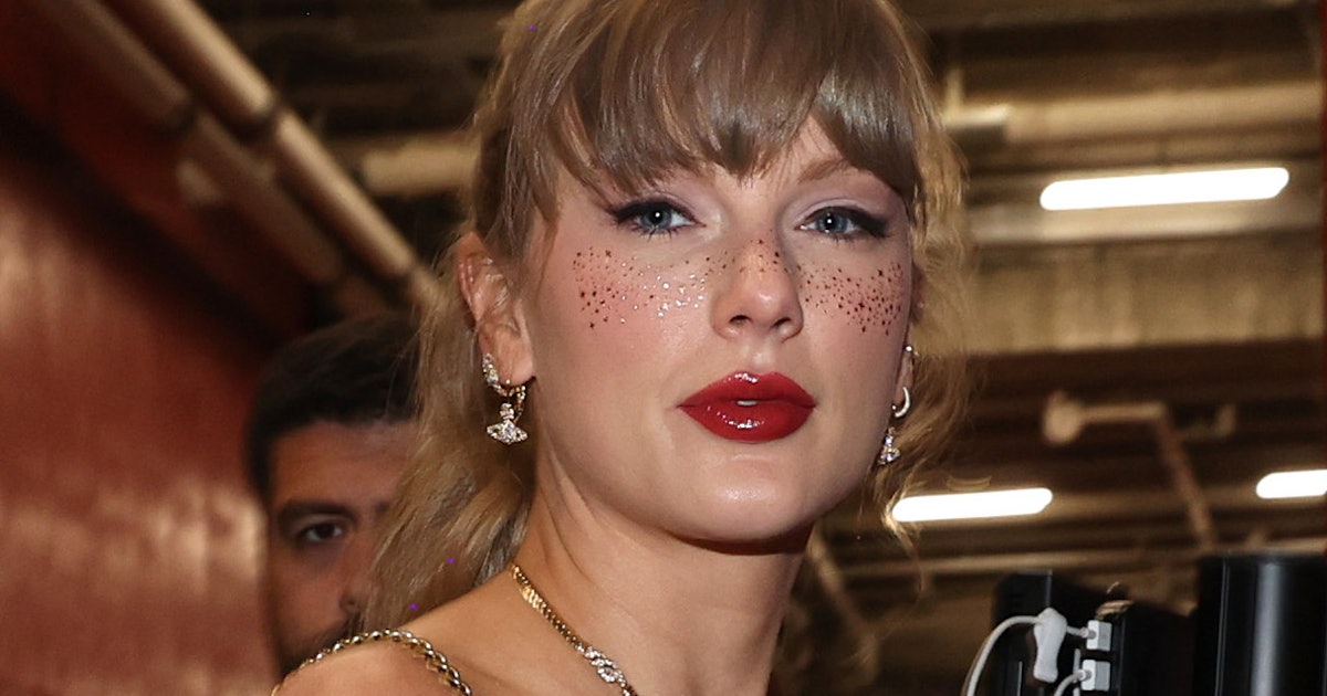 Taylor Swift Wore Gold Freckle Tattoos To A Chiefs Game