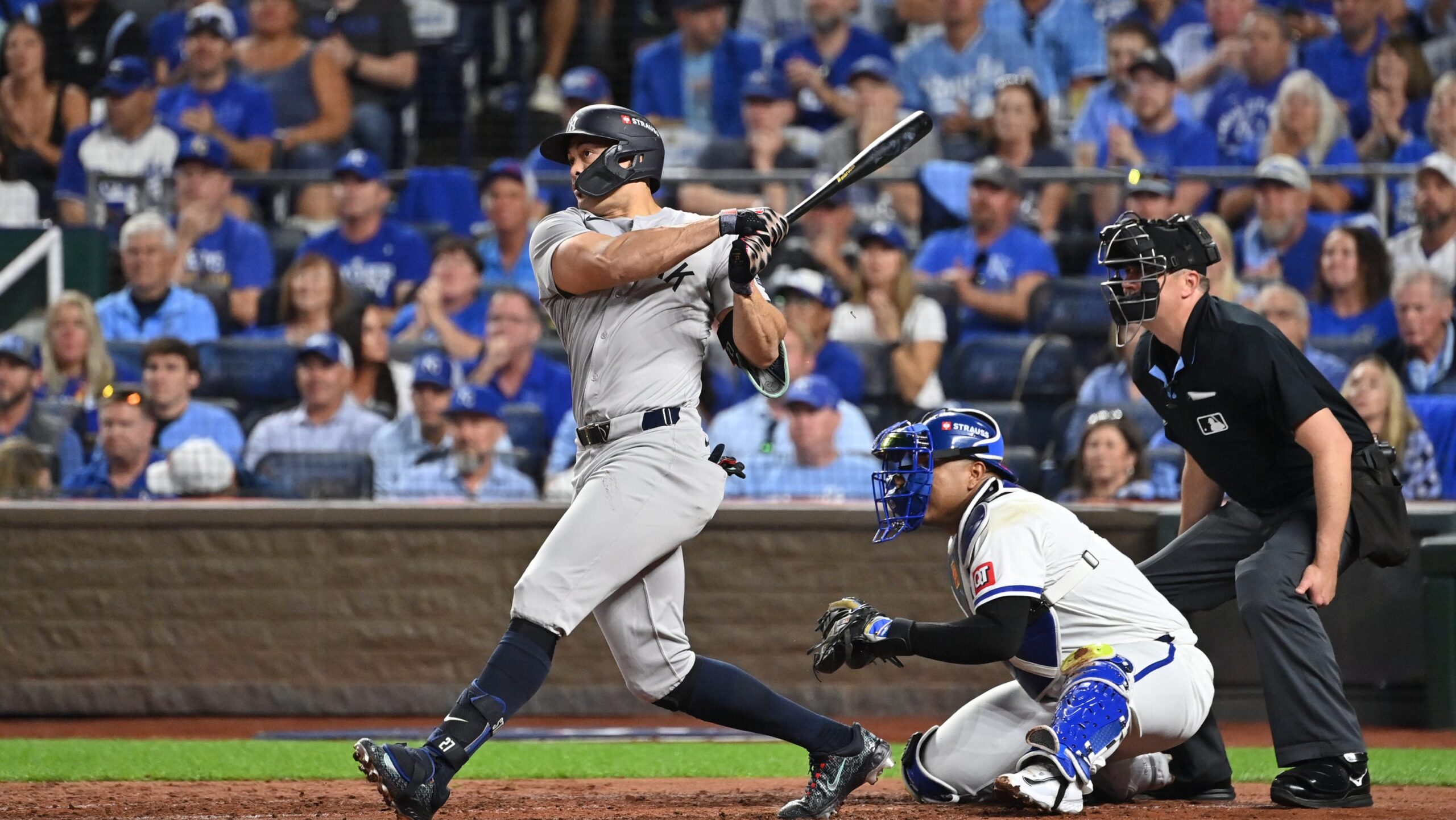 Giancarlo Stanton leads Yankees to ALDS Game 3 win over Royals