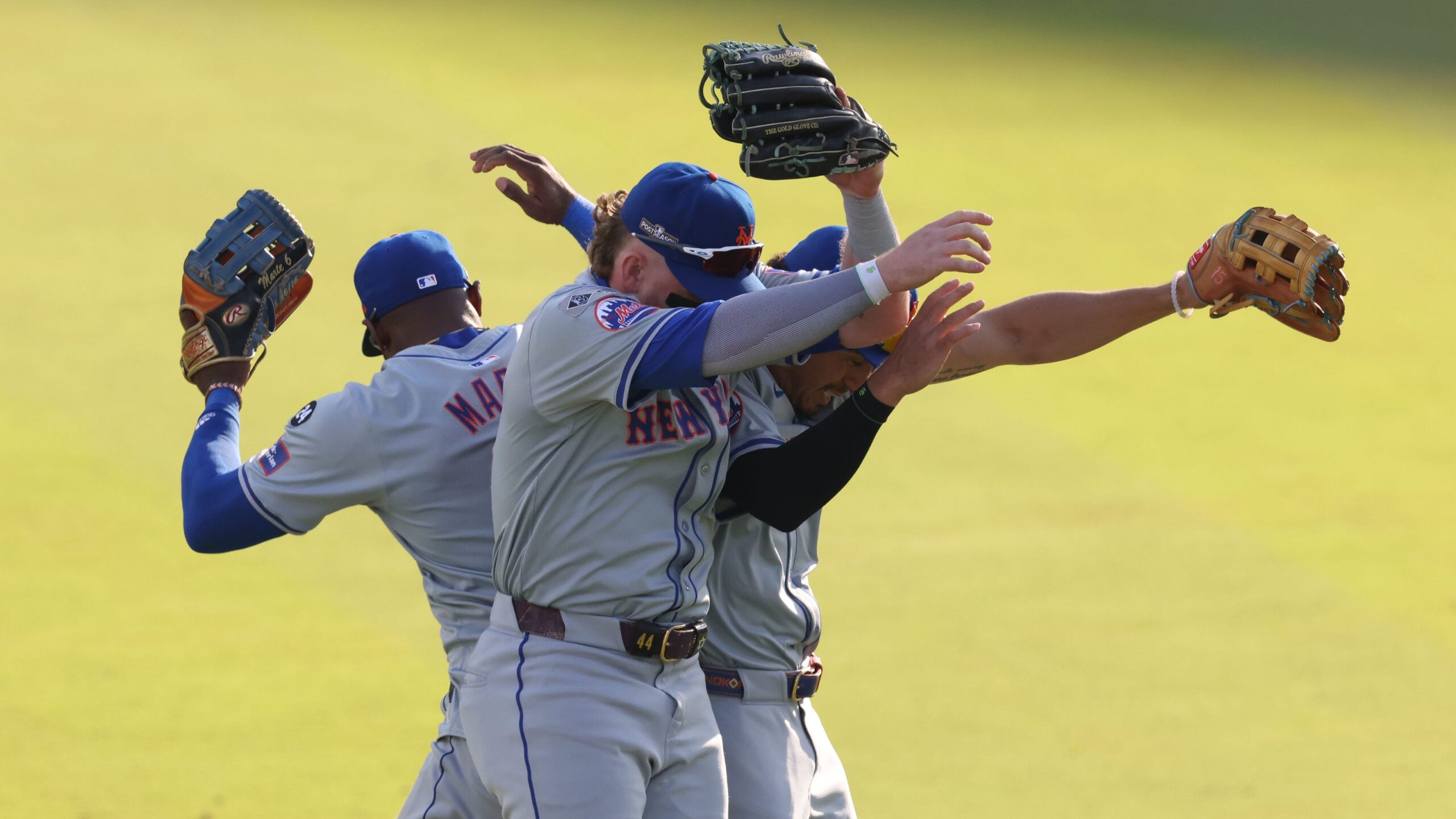 NY hangs on to win crucial NLCS Game 2