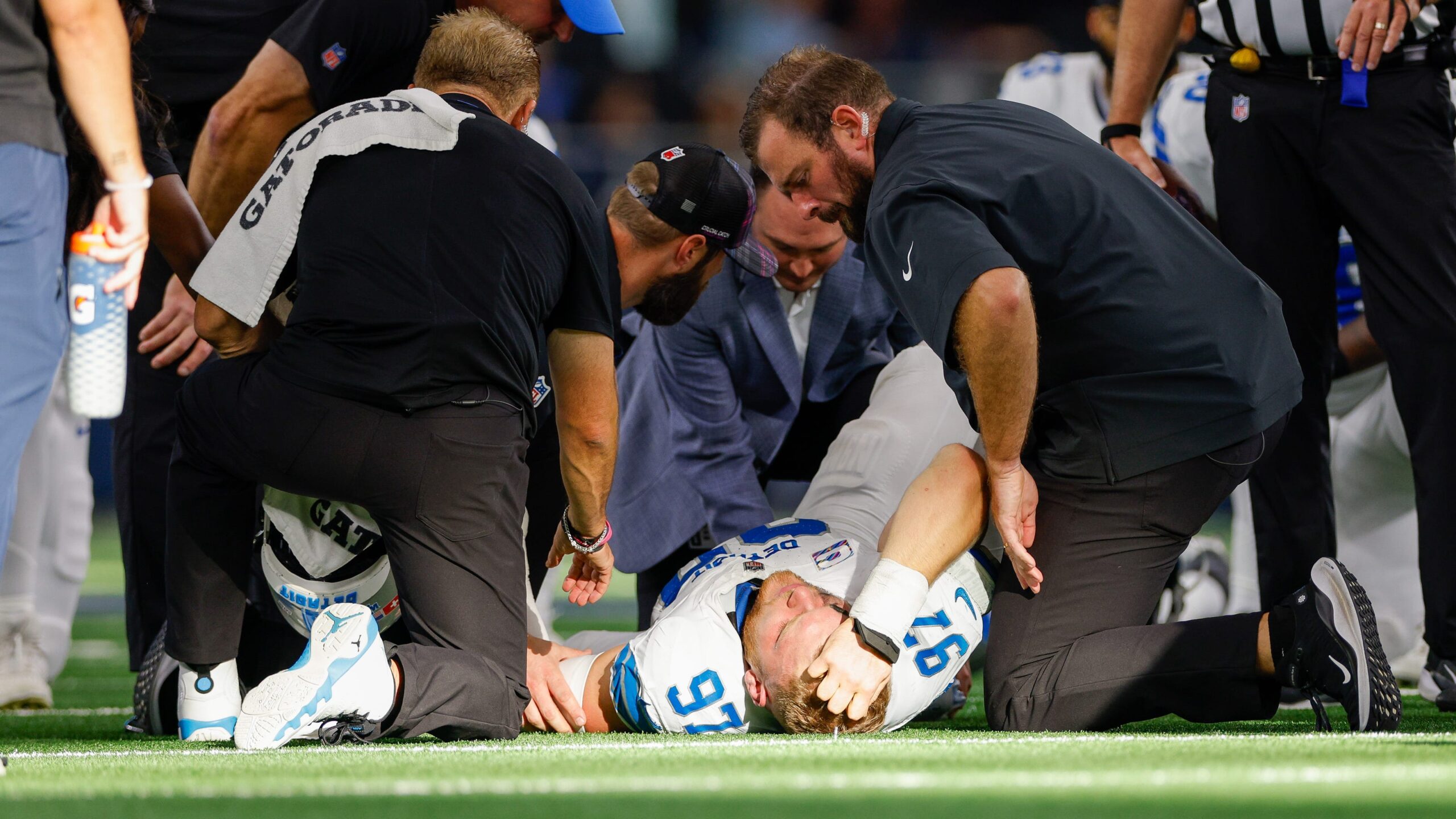 Lions DE undergoes surgery on leg