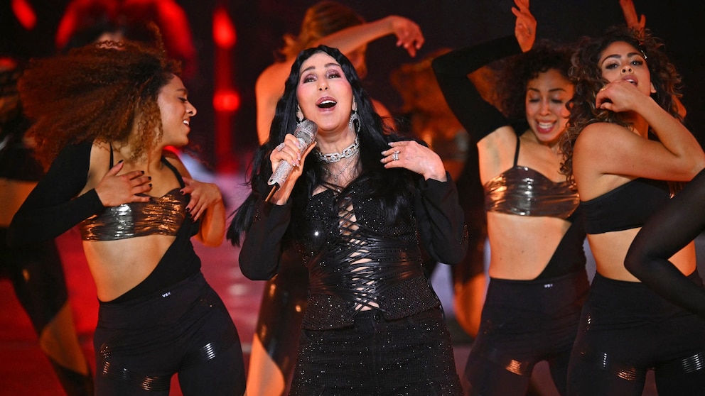 Cher delivers performance of her greatest hits at Victoria's Secret Fashion Show