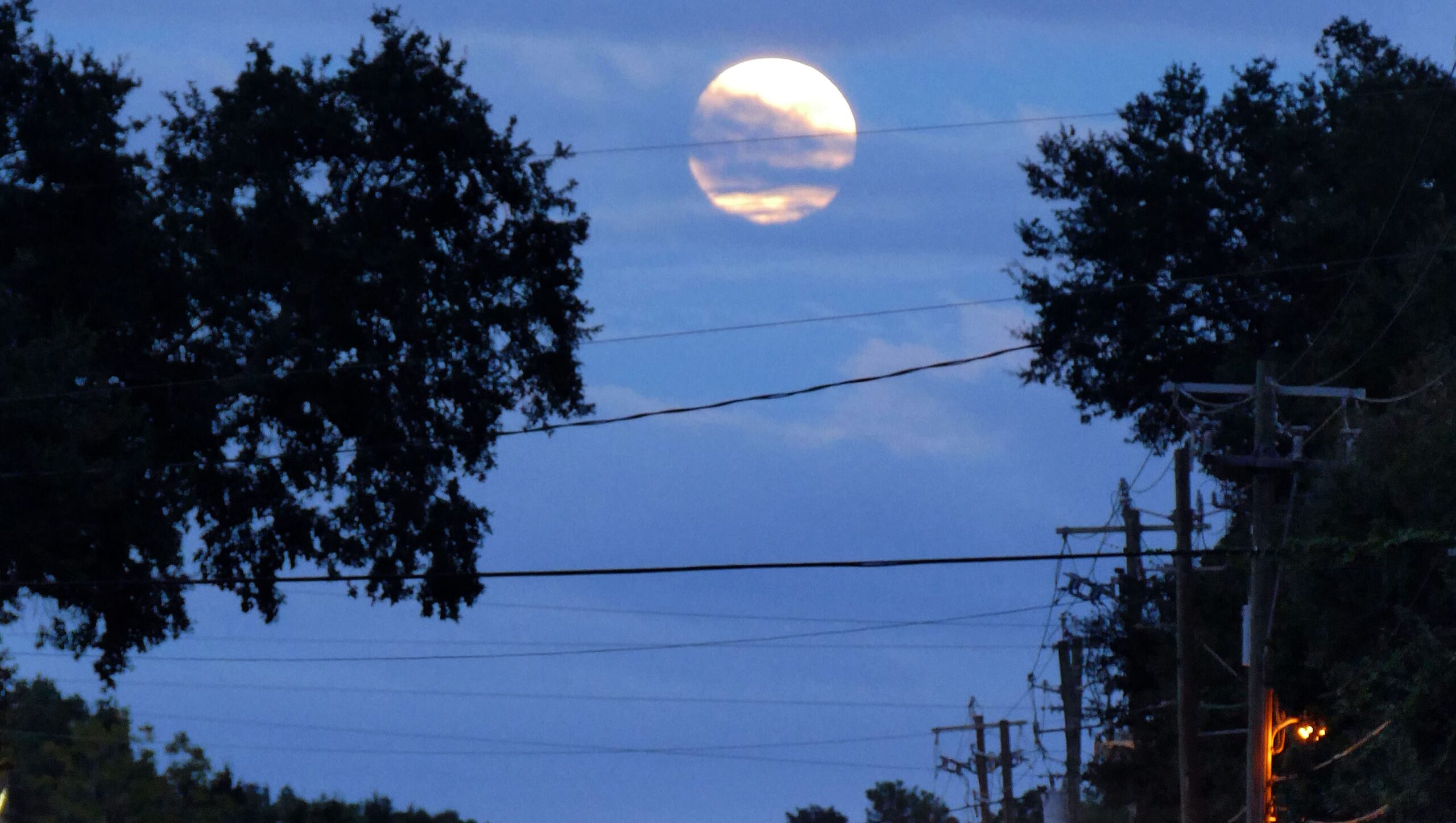 When is the supermoon tonight in Florida? How long will it last?