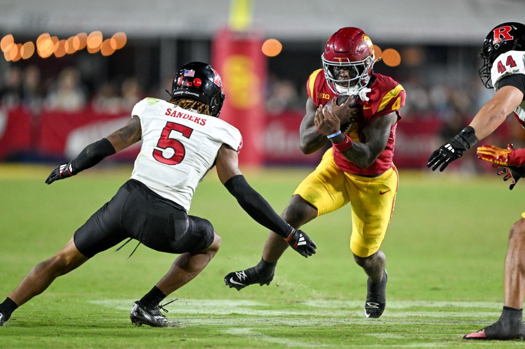 USC football makes a statement in routing Rutgers – Daily News