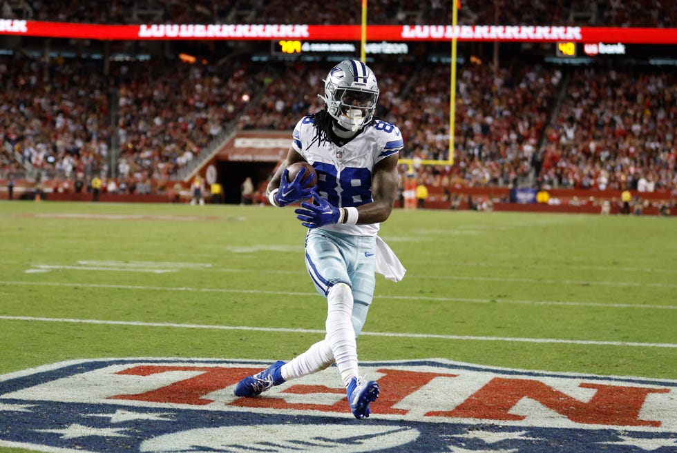 SANTA CLARA, CALIFORNIA - OCTOBER 27: CeeDee Lamb #88 of the Dallas Cowboys catches a touchdown pass during the fourth quarter against the San Francisco 49ers at Levi's Stadium on October 27, 2024 in Santa Clara, California. (Photo by Lachlan Cunningham/Getty Images)