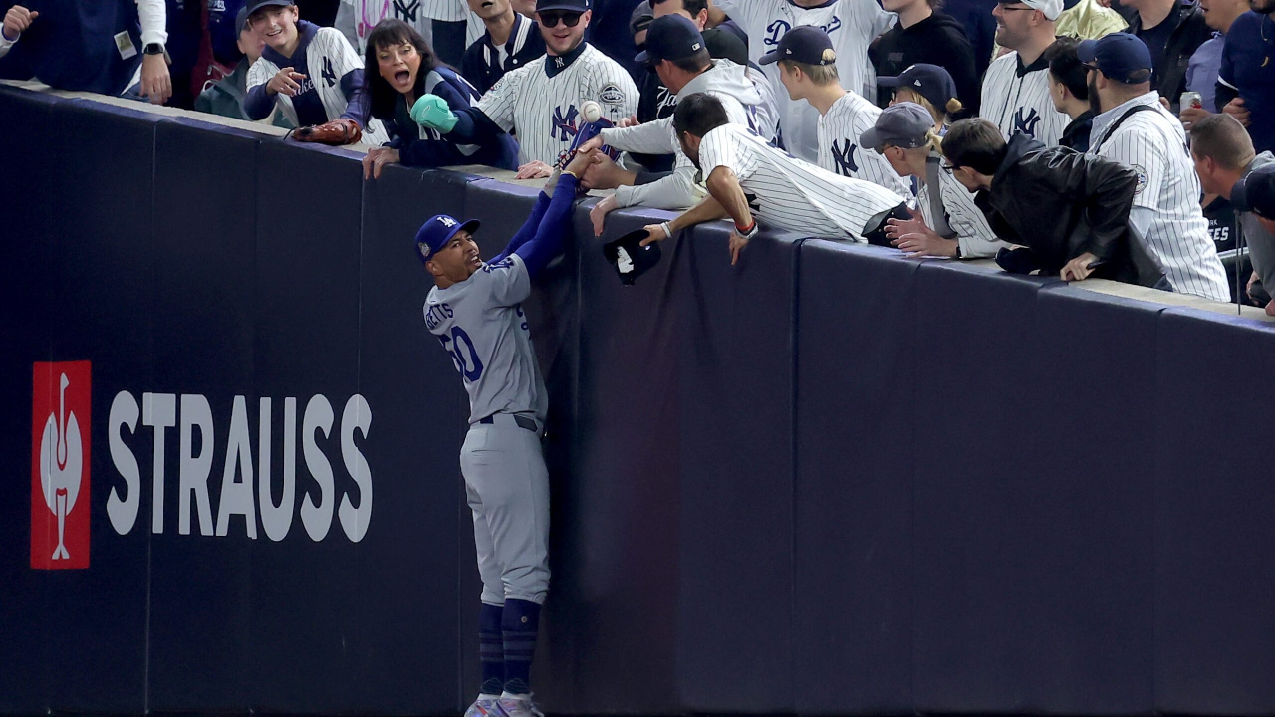 Yankees fan interference reaction from Dodgers and NY players