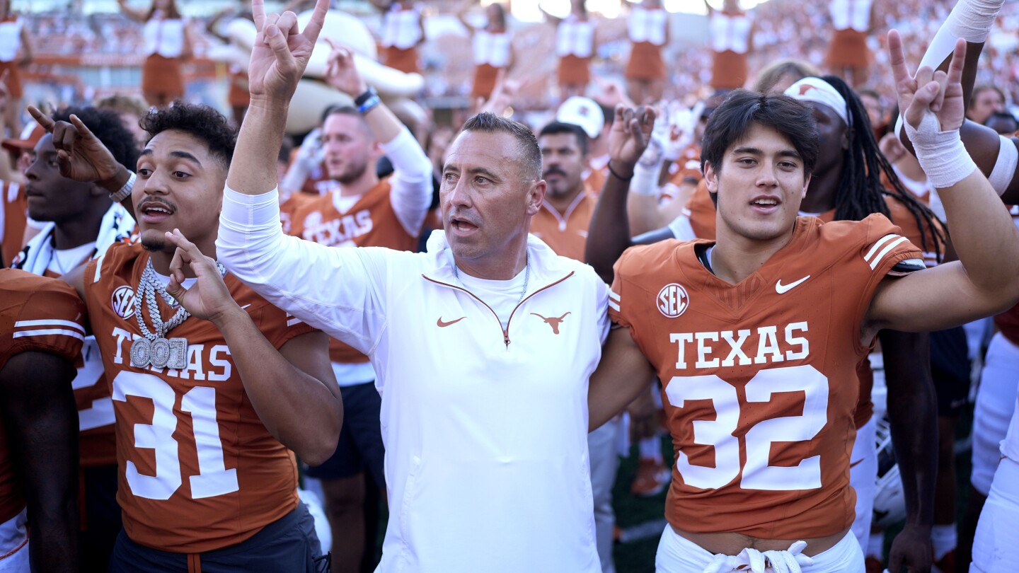 AP Top 25: Texas returns to No. 1, Alabama drops to No. 7