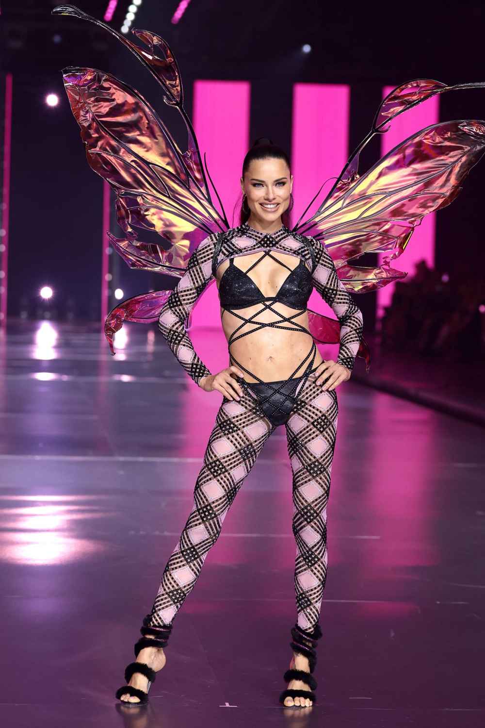 Victoria s Secret Fashion Show 2024 Runway Adriana Lima 654