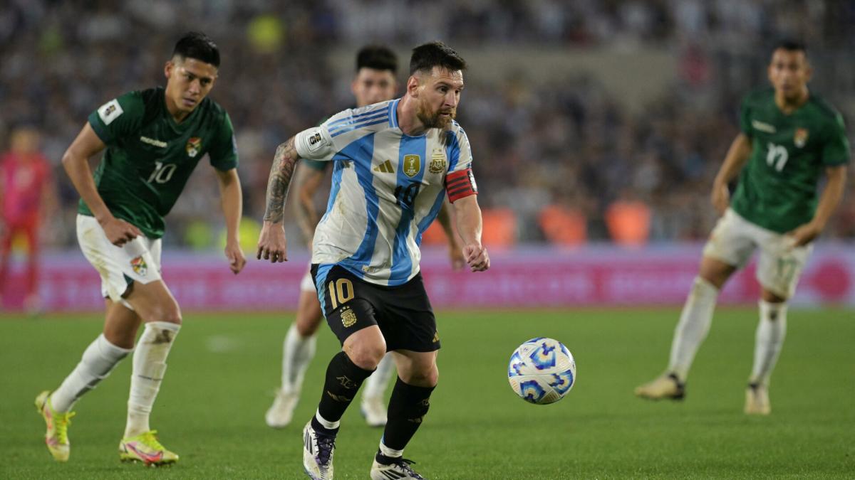 Argentina 6-0 Bolivia: Lionel Messi hat trick, 2 assists cool off La Verde (video)