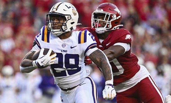 Arkansas football loses 34-10 to No. 8 LSU