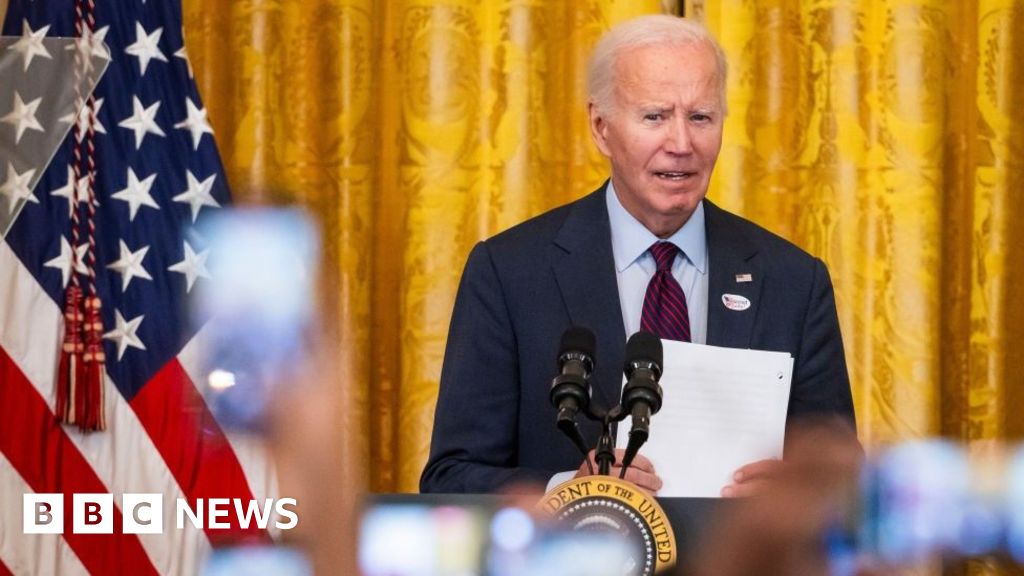 Biden clarifies 'garbage' comment after fresh US election row