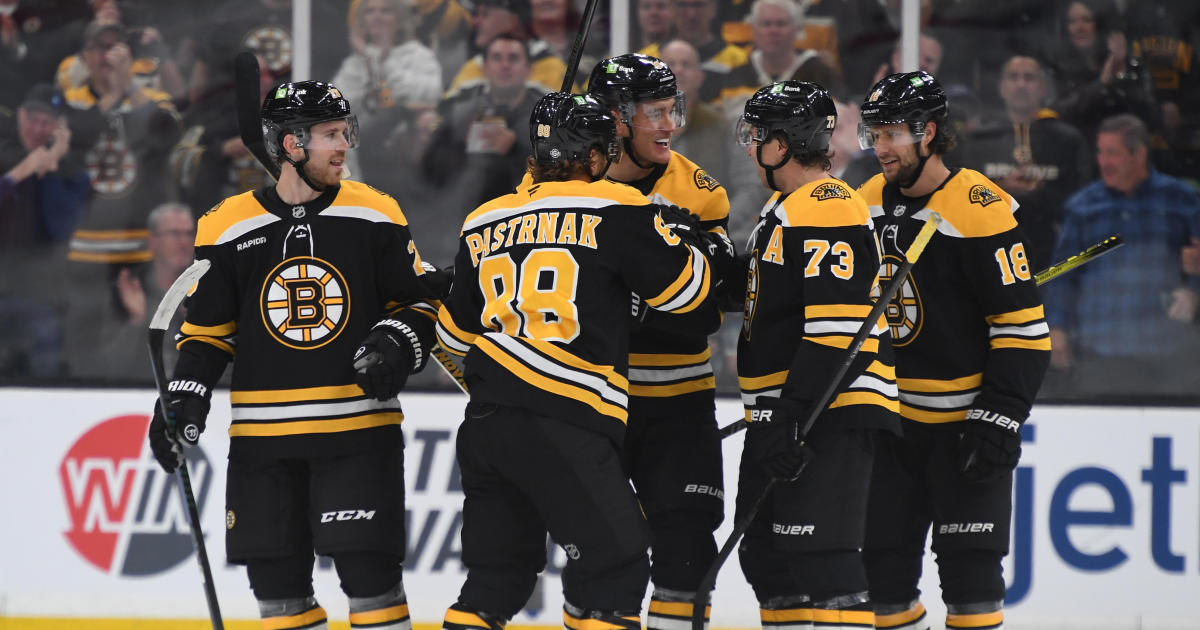 Bruins' first and fourth lines shine in win over Canadiens