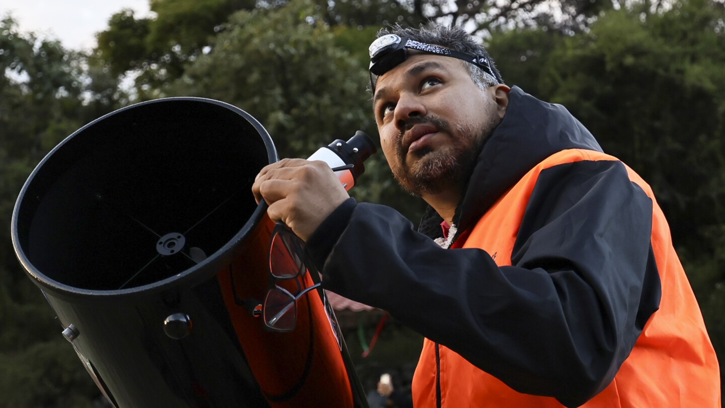 Citizen astronomers rally to protect Mexico’s night sky for the next generation