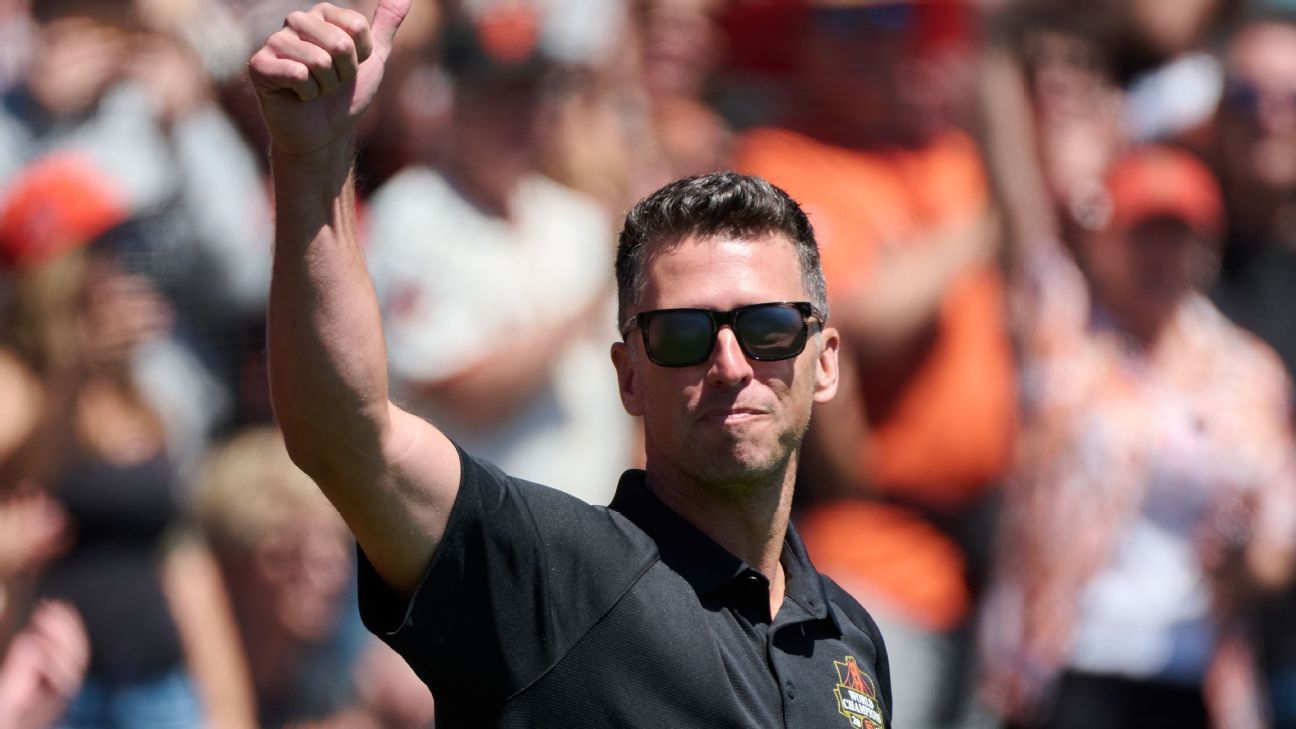 Ex-Giants C Buster Posey replaces Zaidi as prez of baseball ops