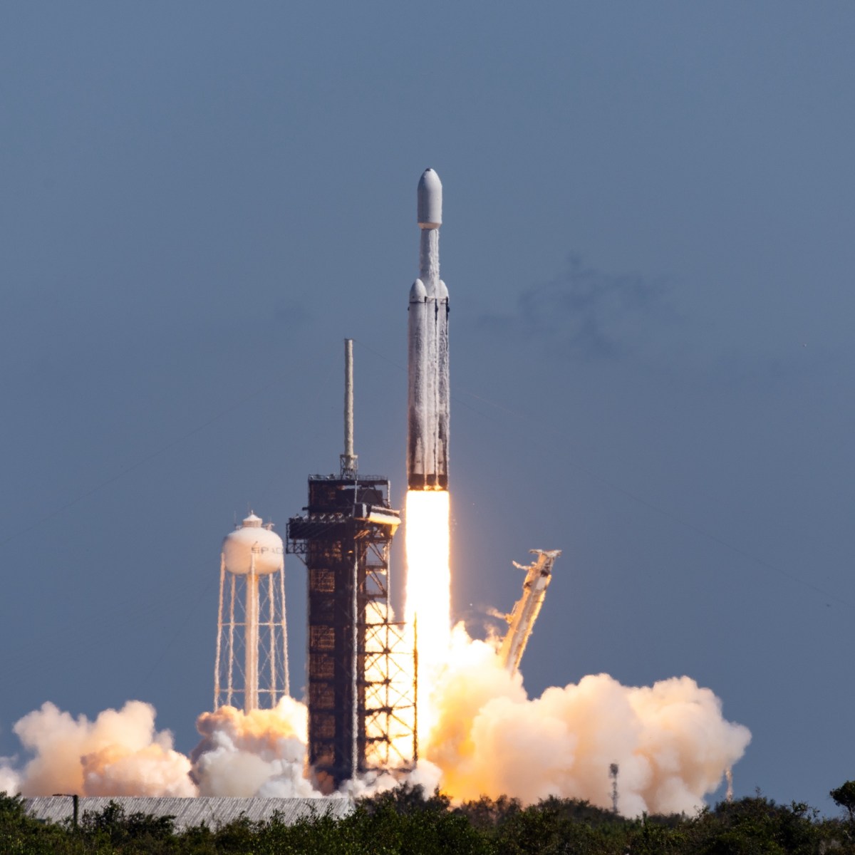 Falcon Heavy launches NASA’s Europa Clipper mission