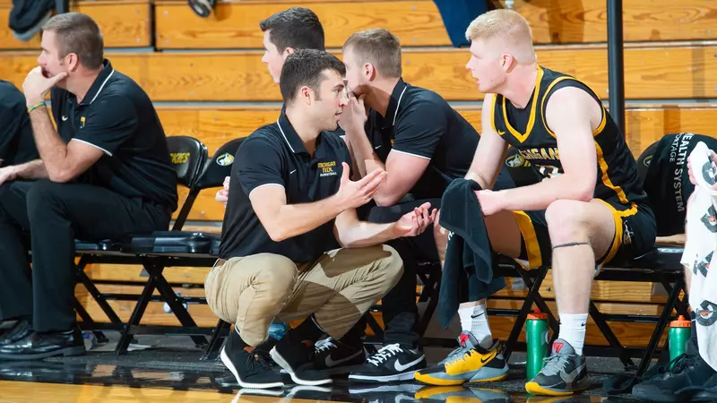 Former Husky Ben Stelzer named Assistant Coach for Santa Cruz Warriors