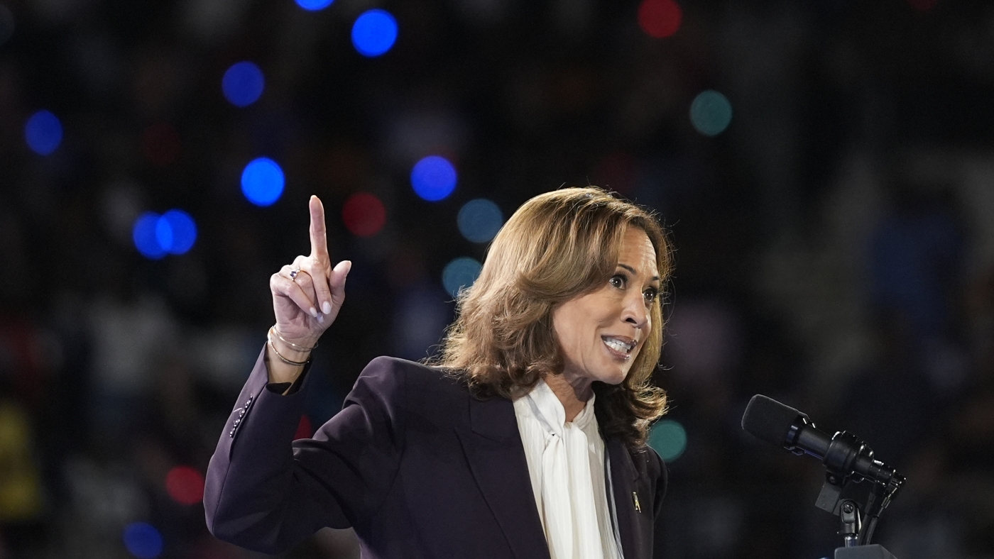 Harris rallies with Beyoncé in Texas as Trump sits for hours with Joe Rogan : NPR