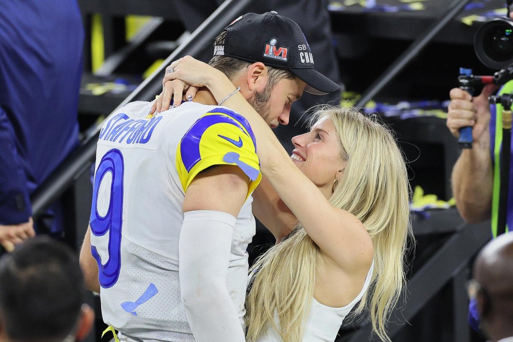 Kelly Stafford Roasts Matthew Stafford About Opposing Cheerleaders You Sneak a Peek 531