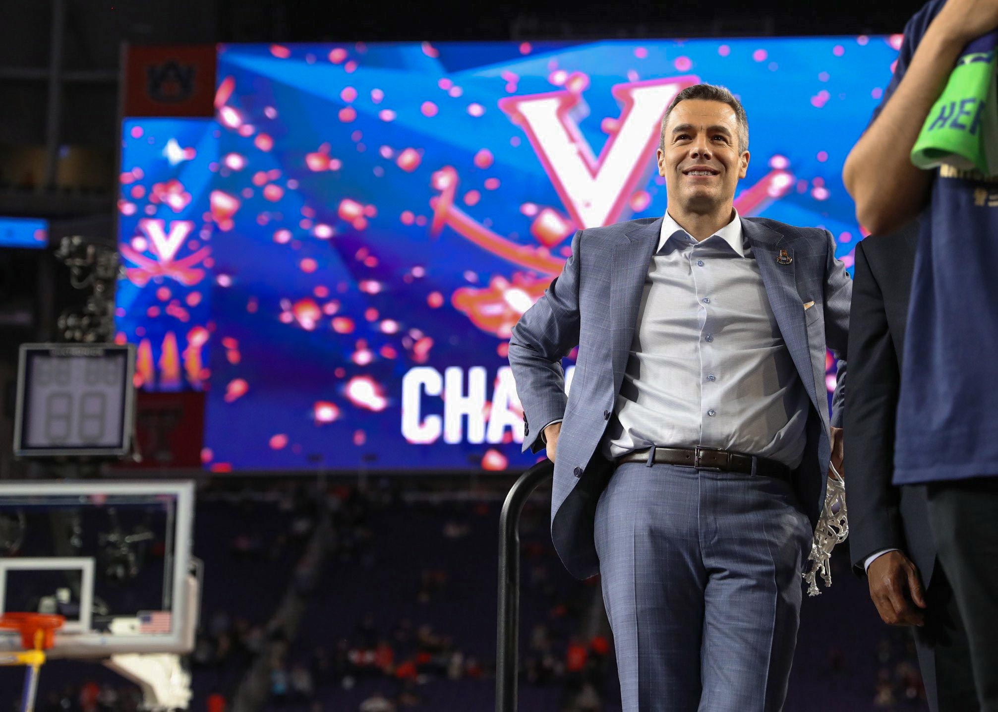 Tony Bennett in front of the championship UVA banners