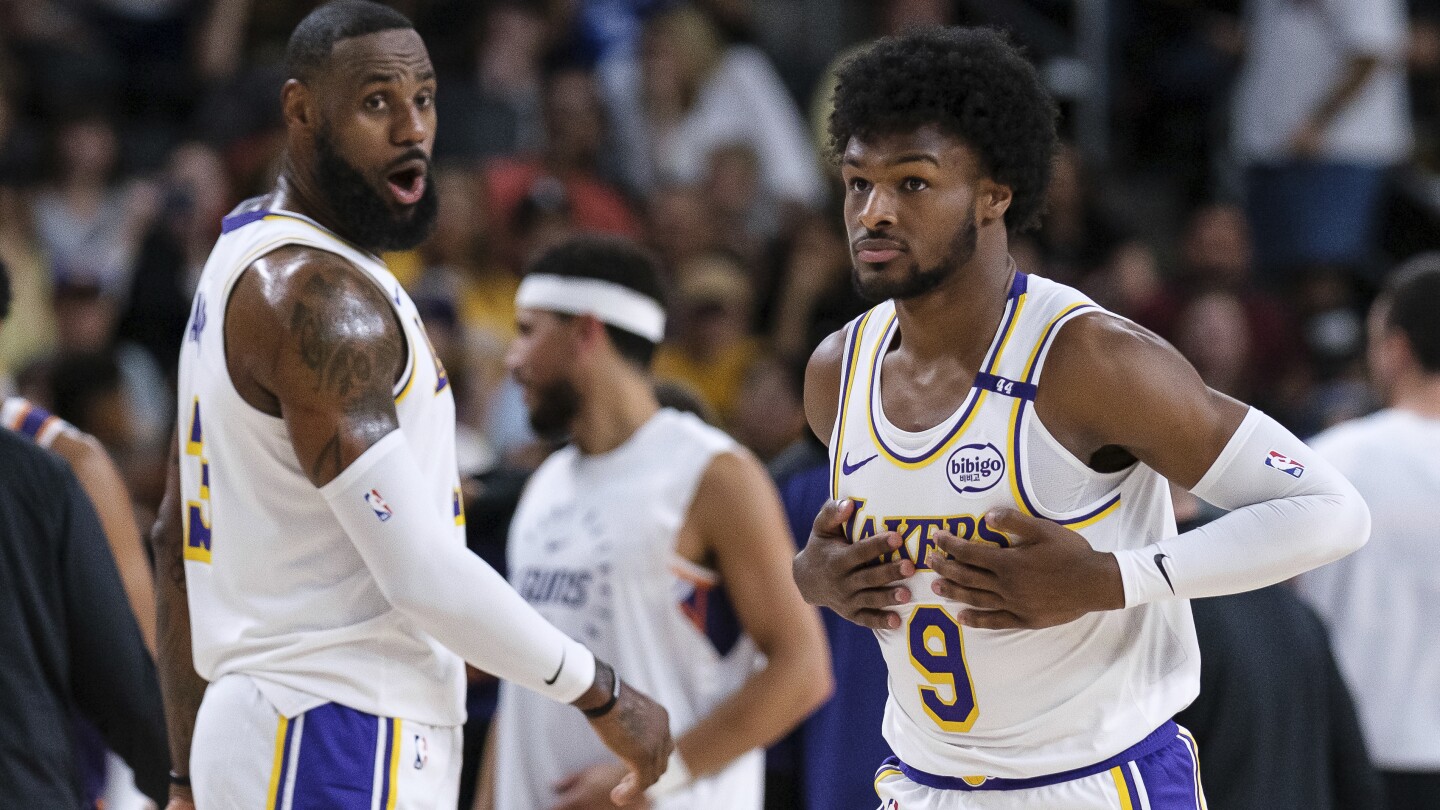 NBA: LeBron and son Bronny James play together for the first time