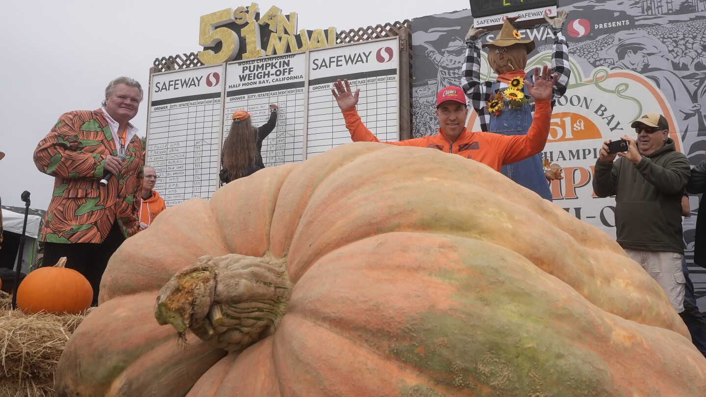 Pumpkin weighing 2,471 pounds wins California contest