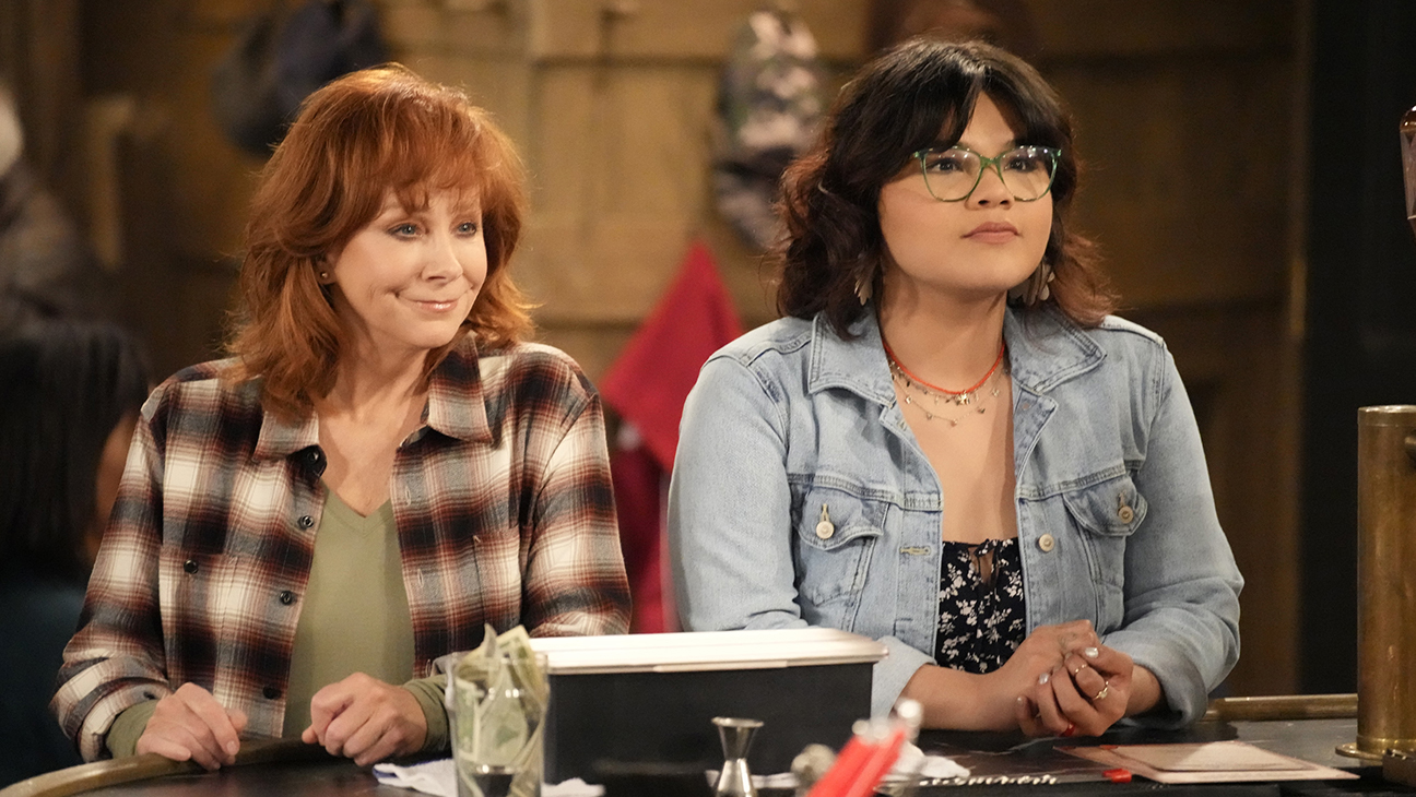 Reba McEntire and Belissa Escobedo in 'Happy's Place.'