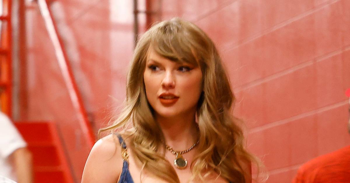 See Taylor Swift’s Best Red Lip Moments Through the Years: Pics