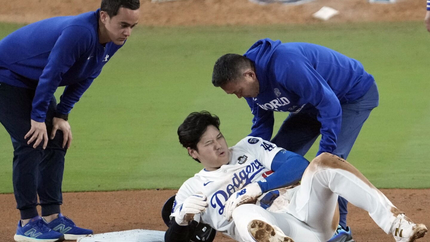 Shohei Ohtani leading off for Dodgers in World Series Game 3, two days after dislocating shoulder