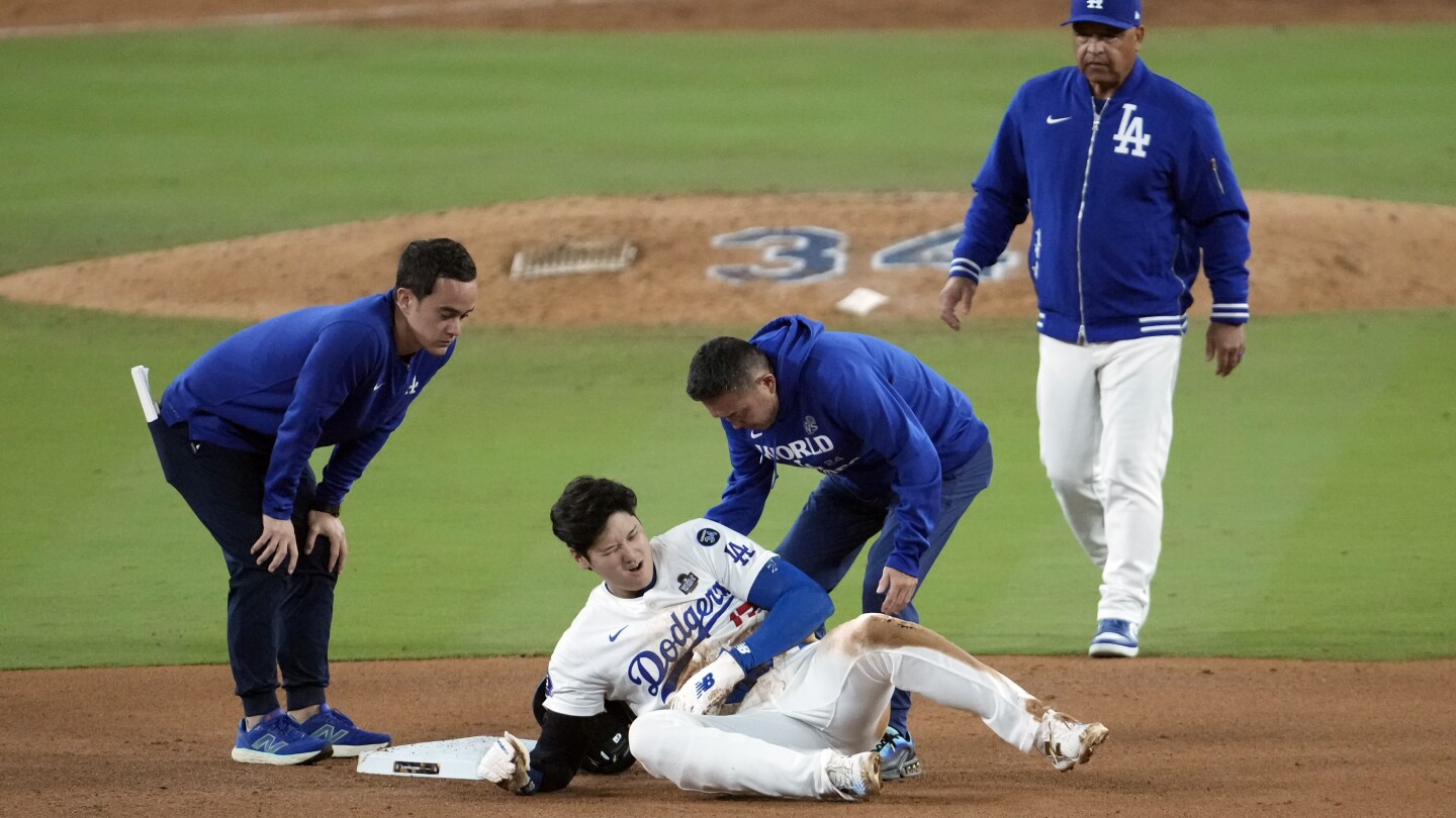 Shohei Ohtani partially dislocates left shoulder during World Series