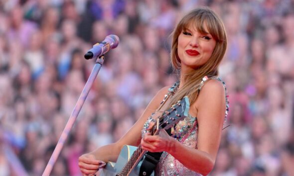 Taylor Swift's Chic 'Eras Tour' Outfits: See Photos