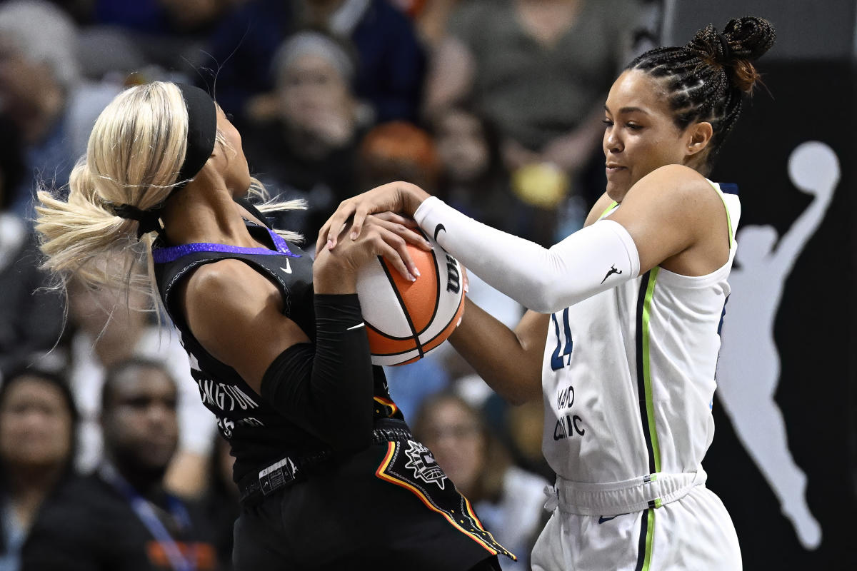 WNBA playoffs: Lynx take Game 3 over Sun for 2-1 series lead behind Napheesa Collier's 26 points