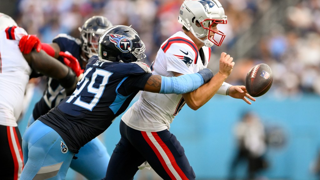 Studs and duds from New England’s Week 9 loss