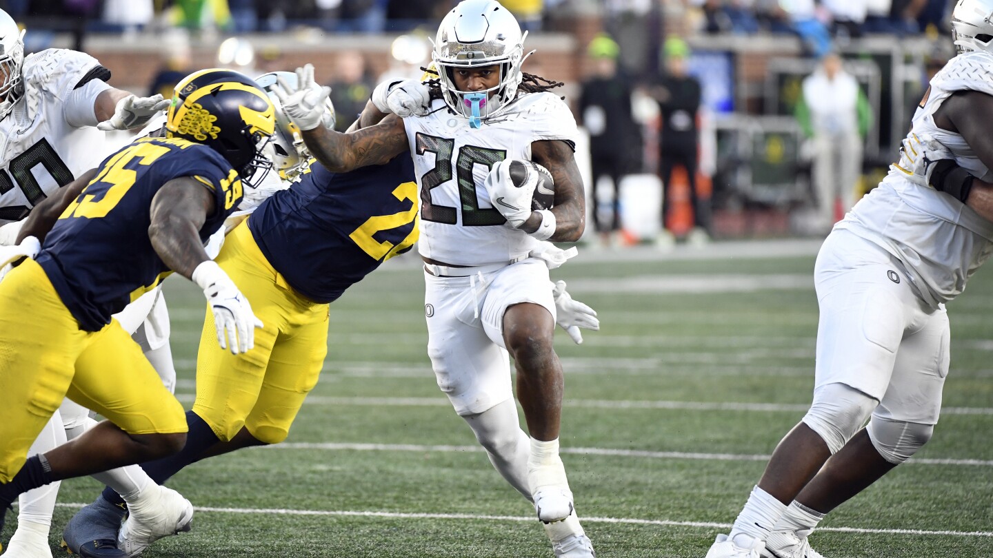 AP Top 25: Oregon is No. 1 ahead of 1st playoff rankings