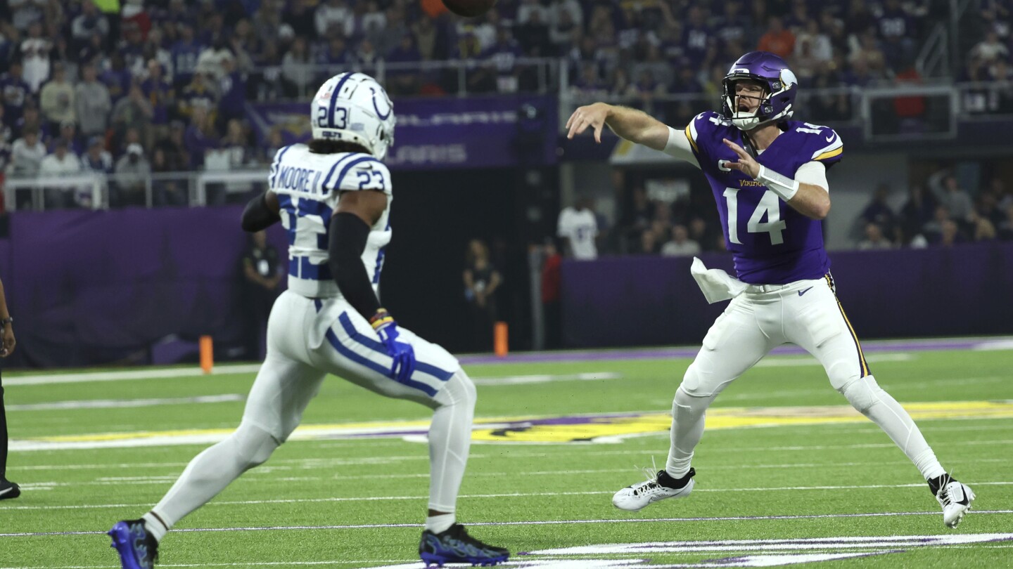 Darnold throws 3 TD passes in 2nd half as Vikings overcome 3 turnovers to beat Flacco, Colts 21-13