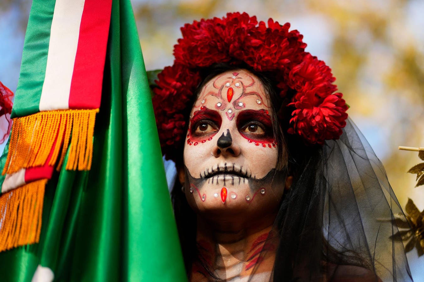 How To Dress Up For The Day Of The Dead Celebrations