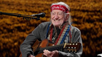 Willie Nelson Receives Standing Ovation in 1st Performance Since Canceling Shows on Doctor s Orders 337