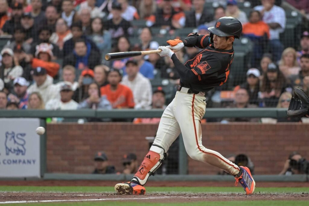 Jung Hoo Lee’s bases-loaded bunt attempt exemplifies Giants’ trade deadline crossroads