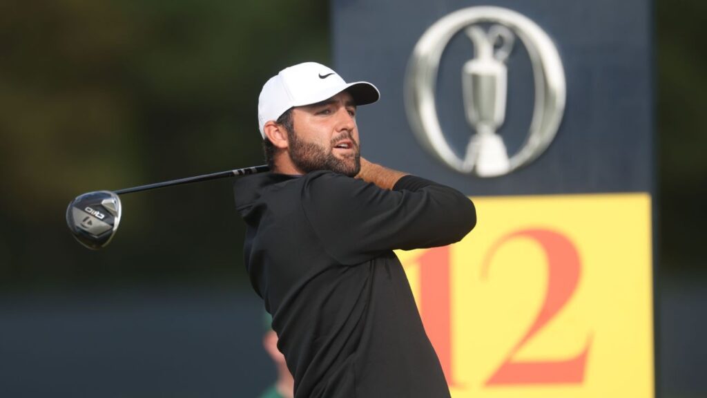 Rory McIlroy made crowds roar Saturday, but he's still chasing Scottie Scheffler