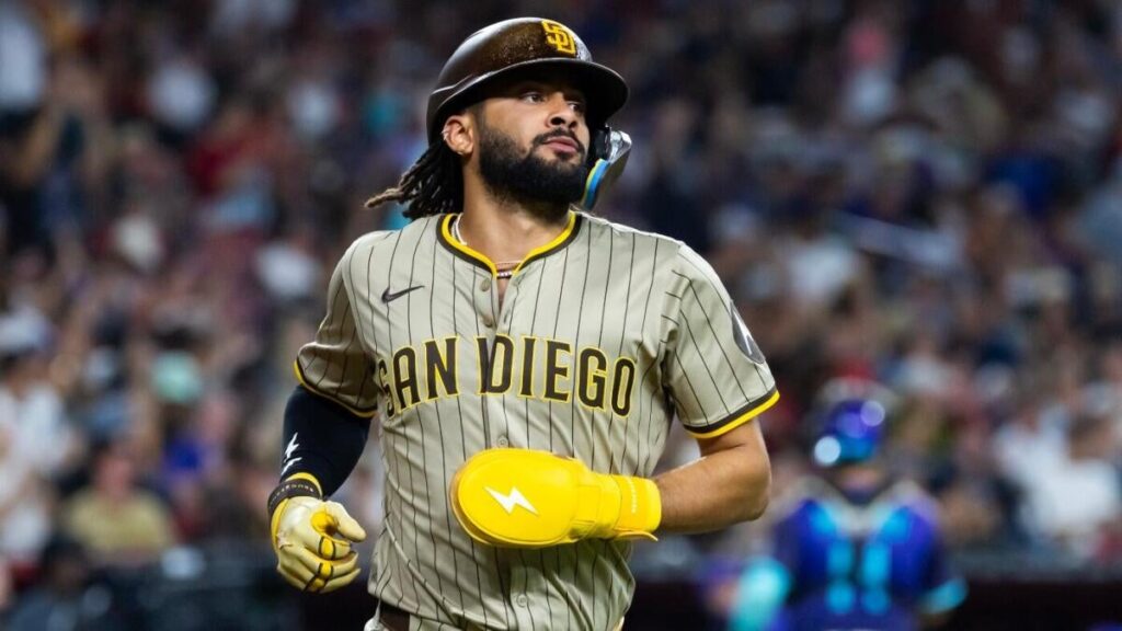 Today's top games to watch, best bets, odds: Mets at Padres, Paige Bueckers in action and more