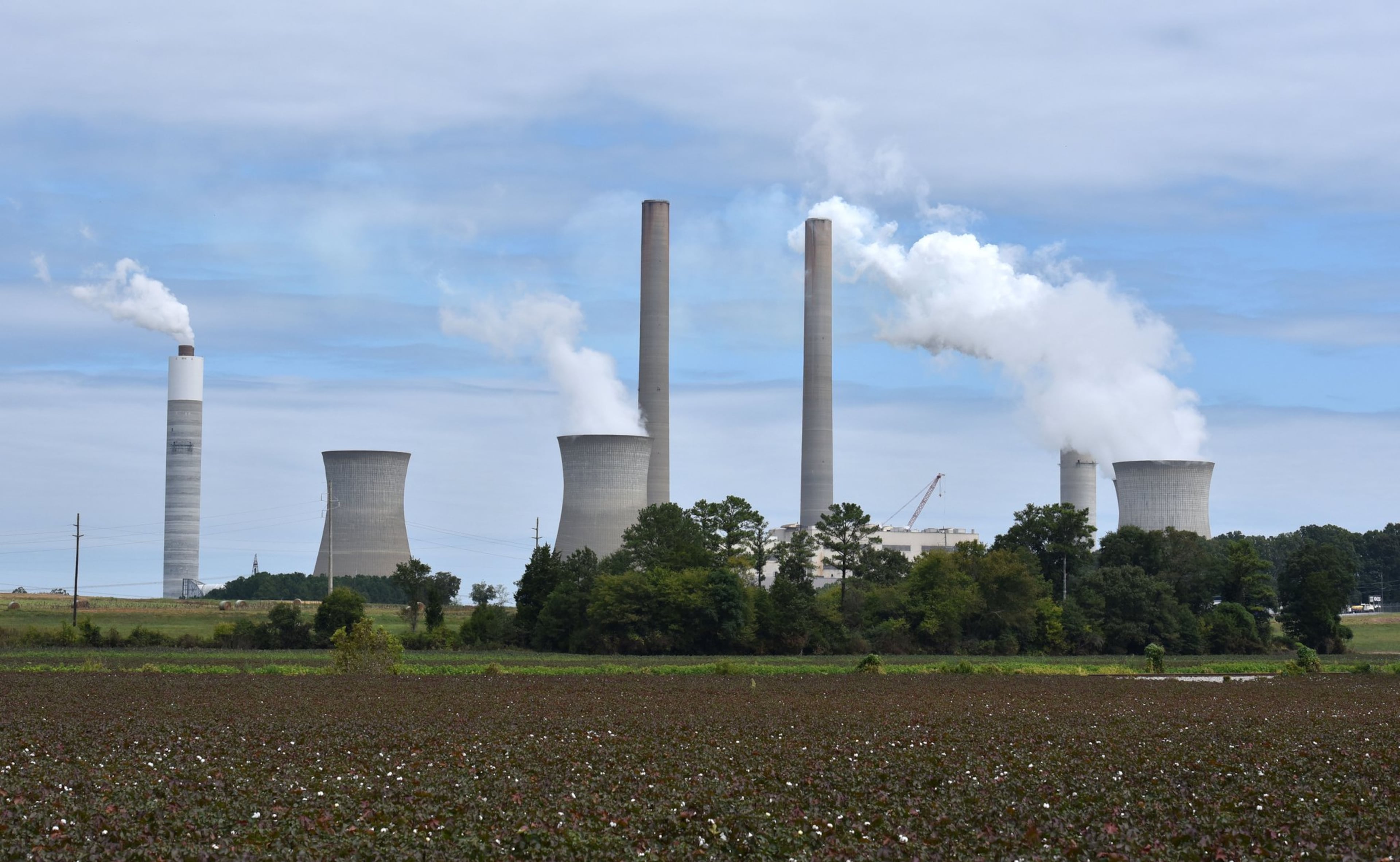 Georgia Power wants to build new gas-fired units at its existing plants, including at Plant Bowen near Cartersville. (Hyosub Shin/2019)