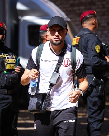 Llegada de futbolistas de Universitario