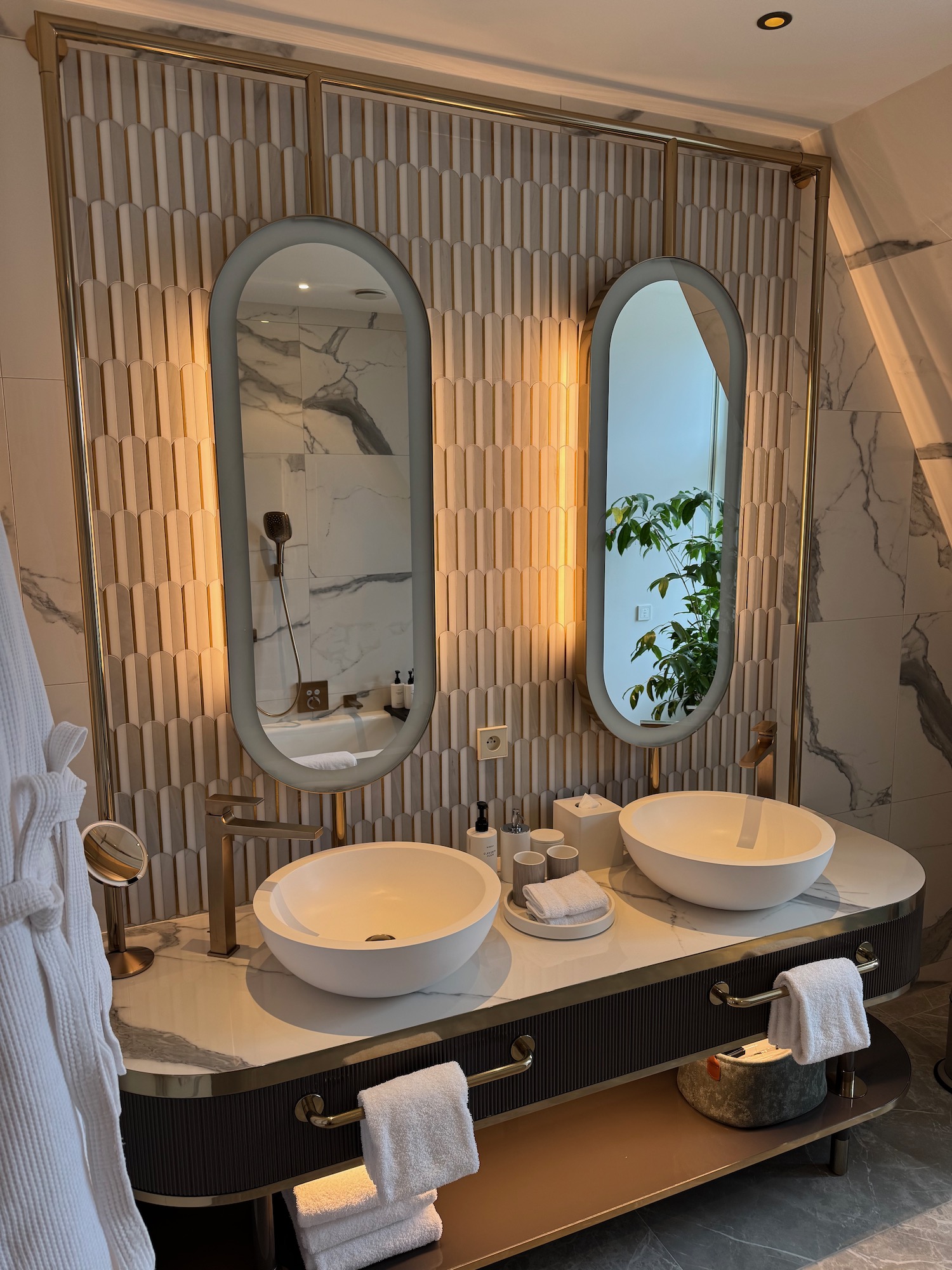 a bathroom with two sinks and mirrors