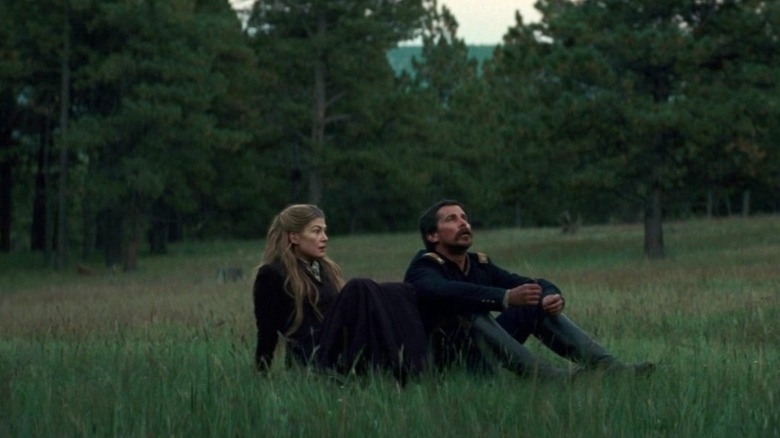 Rosamund Pike and Christian Bale in Hostiles