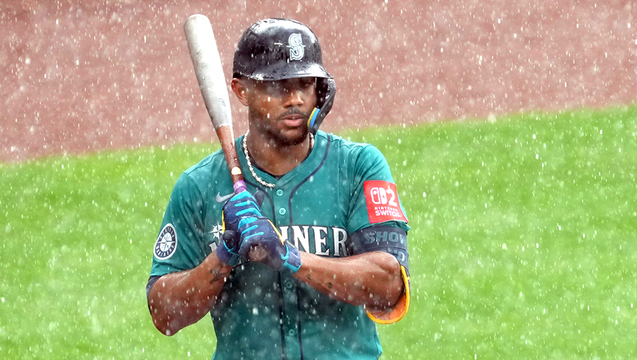 A rain delay may disrupt Seattle Mariners finale vs Phillies