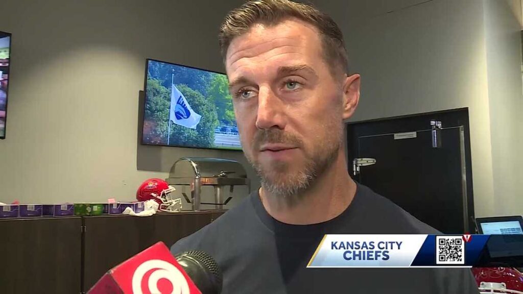 Alex Smith meets Chiefs fans in Lee’s Summit