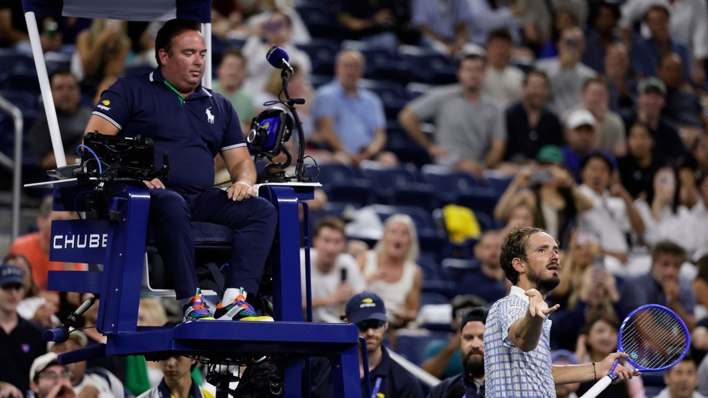 Bonzi survives Medvedev's late surge in chaotic US Open match