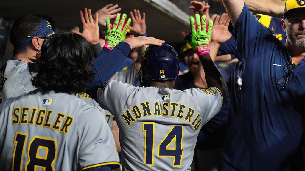 Brewers rally again to win franchise-record 14th straight