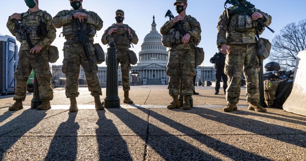 Las acciones de Trump para tomar el control de Washington son inéditas. Esto dice la ley.