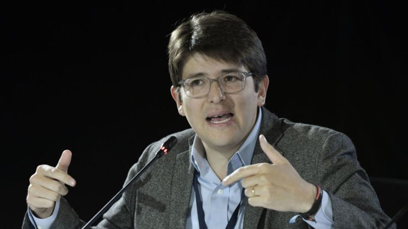 Quién fue Miguel Uribe Turbay y por qué el ataque en su contra revive lo peor de la violencia política colombiana