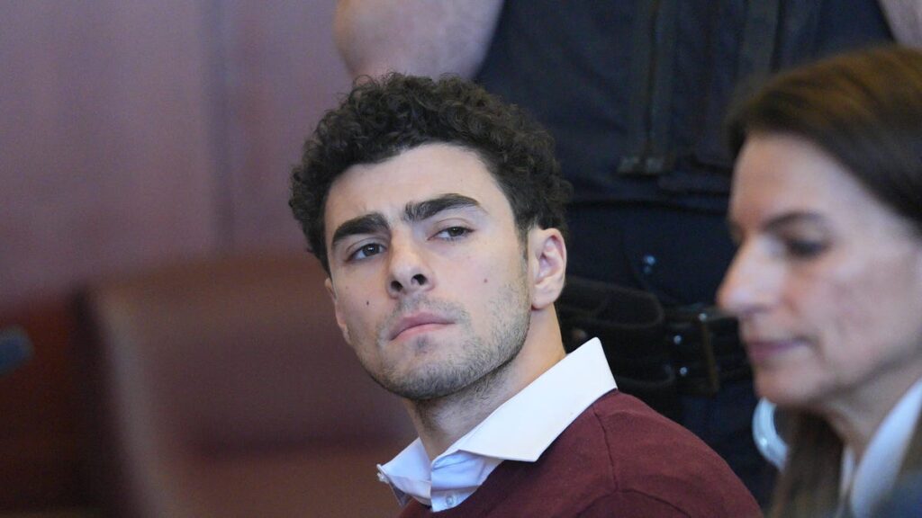 Accused CEO killer Luigi Mangione due back in court. Here's why