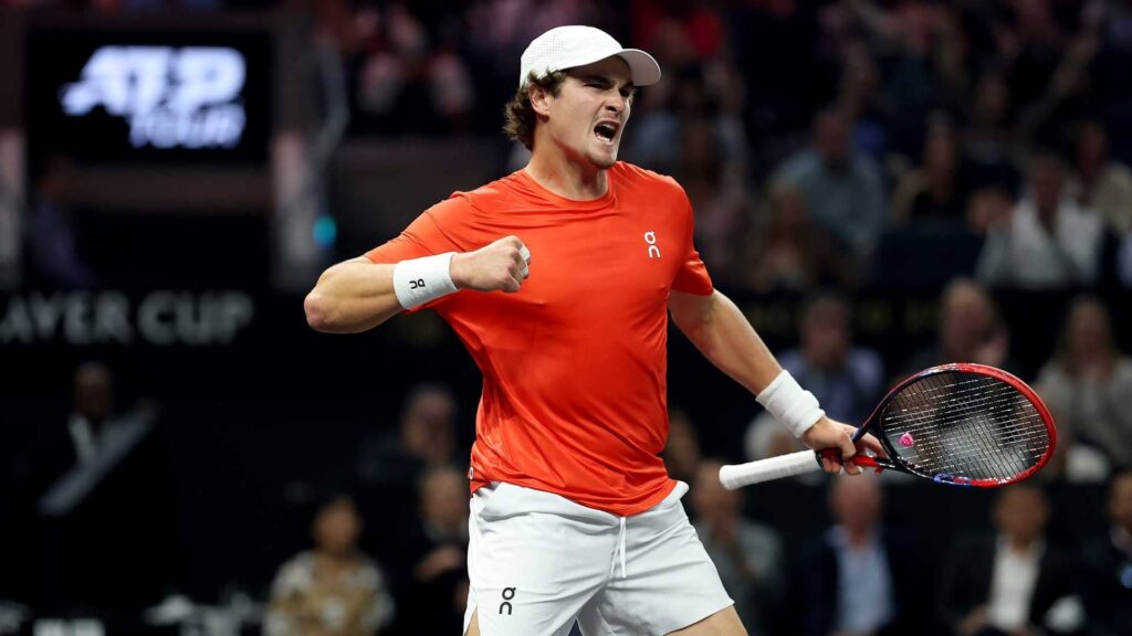 Joao Fonseca wins Laver Cup debut, Carlos Alcaraz strikes back in doubles | ATP Tour